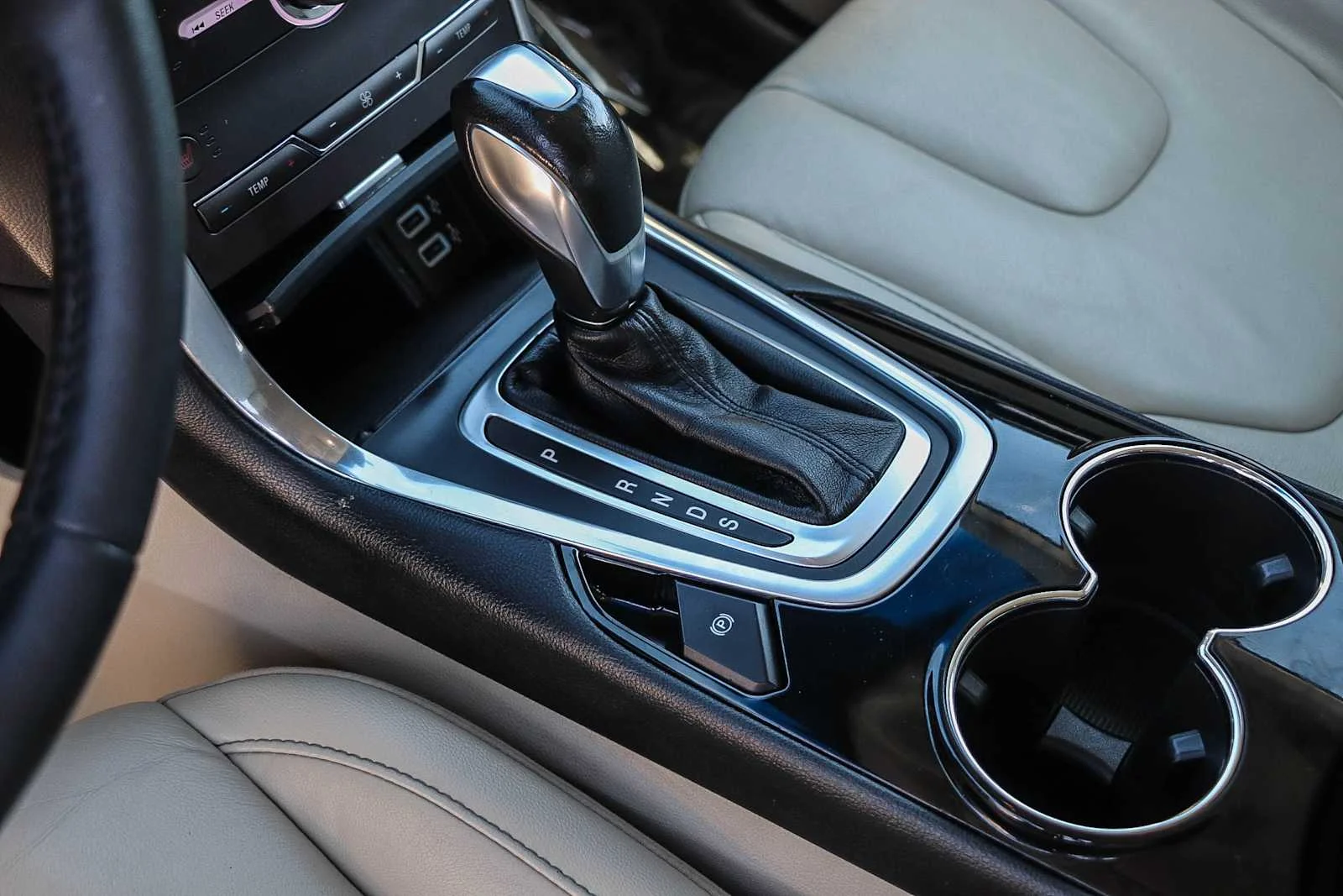 Used 2016 Magnetic Metallic Ford Titanium image 18