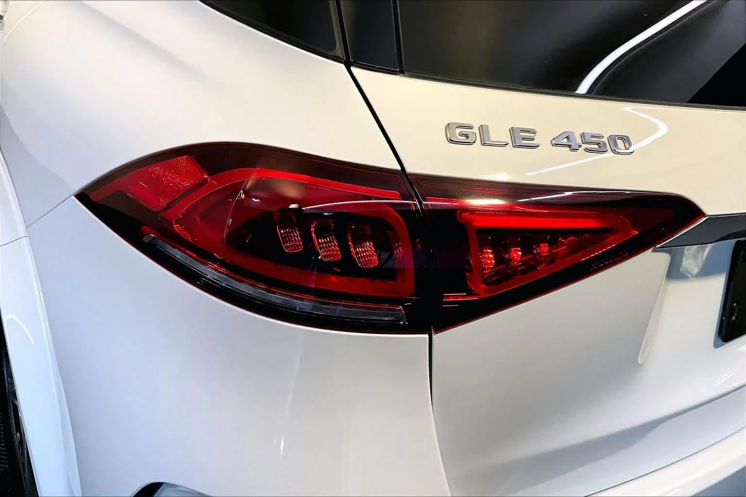 Certified Used 2023 Polar White Mercedes-Benz GLE 450 image 28