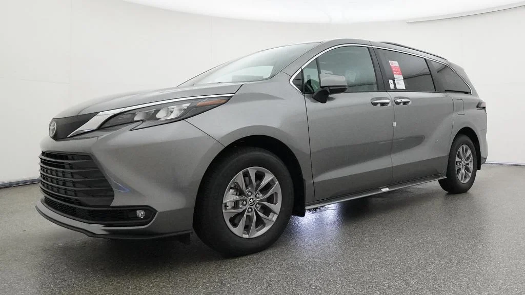 New 2026 Heavy Metal Toyota XLE image 12
