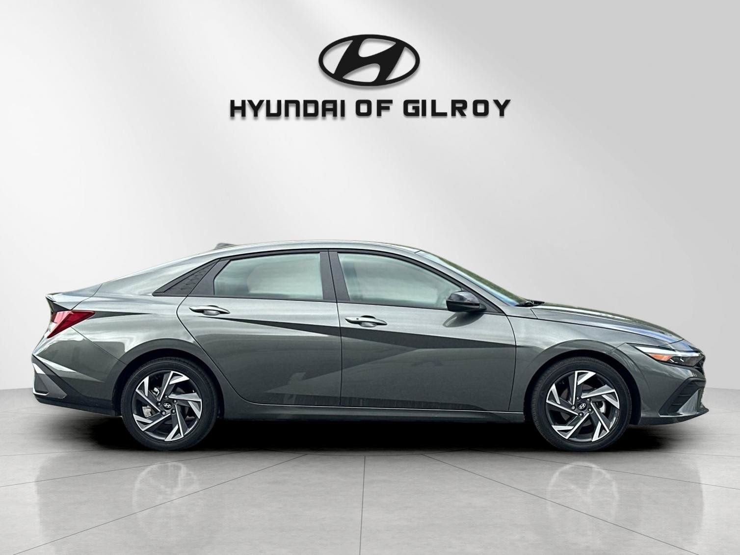 Used 2025 Gray Hyundai SEL Sport image 6