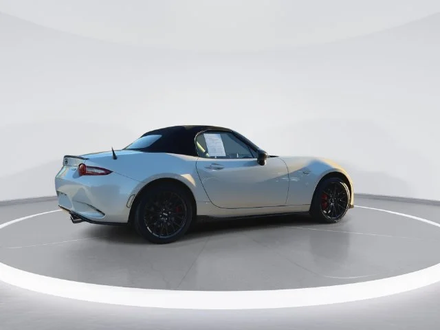 Used 2016 White Mazda Club image 8