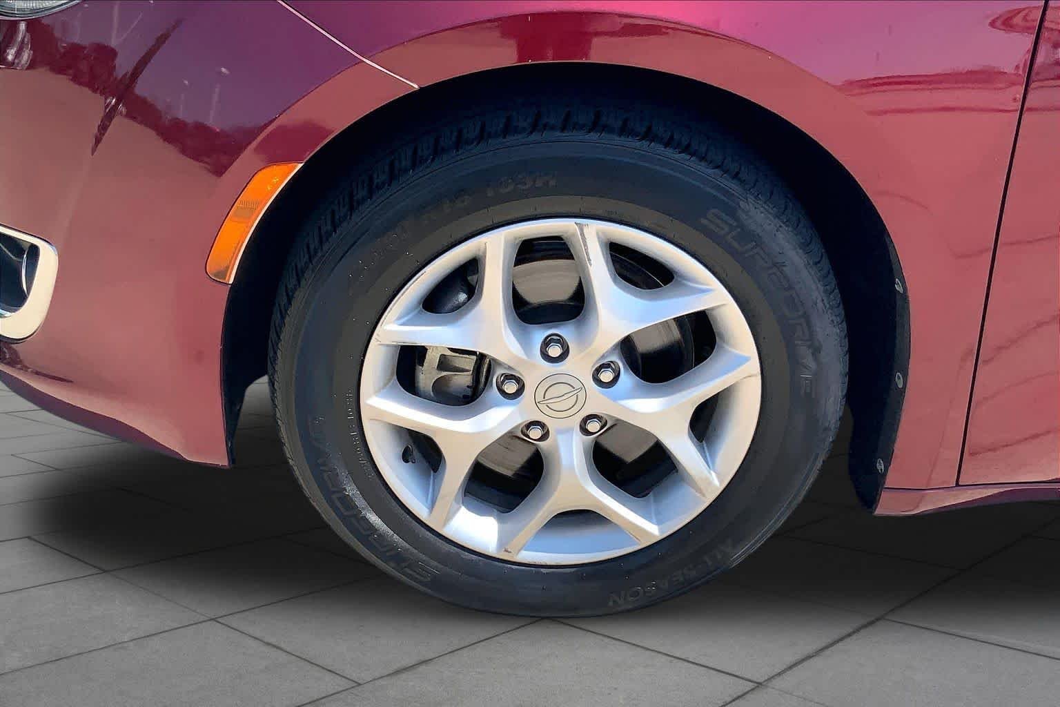 Used 2018 Velvet Red Pearl Coat Chrysler Touring Plus image 10