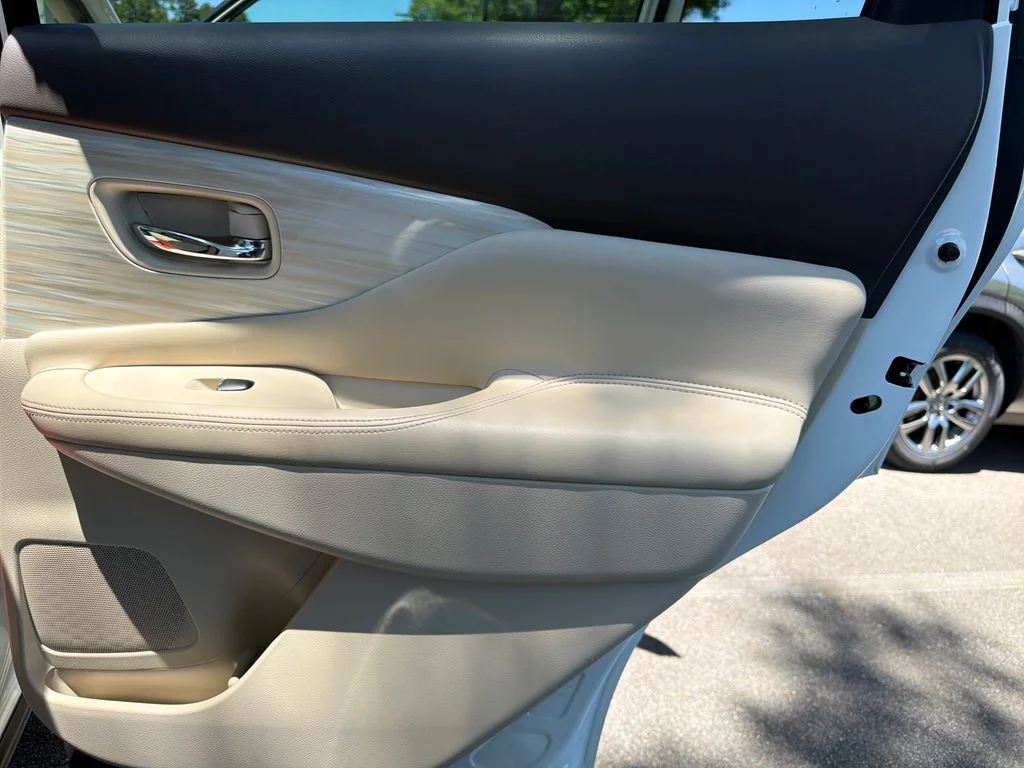 Used 2018 Pearl White Nissan SL image 34