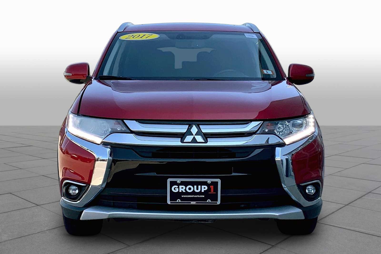 Pre-Owned 2017 Mitsubishi Outlander SEL