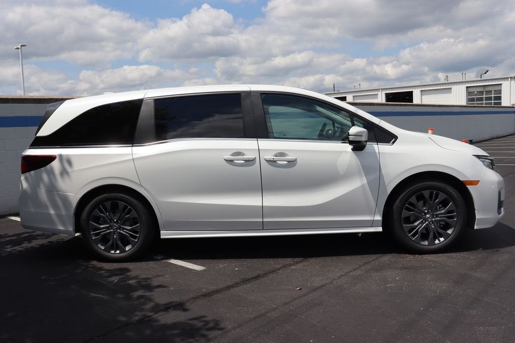 New 2027 Platinum White Pearl Honda Touring image 6