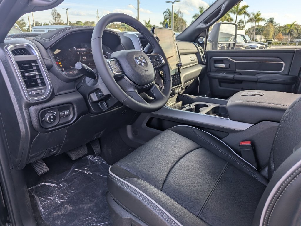 2026 RAM 3500 Laramie - Photo 14