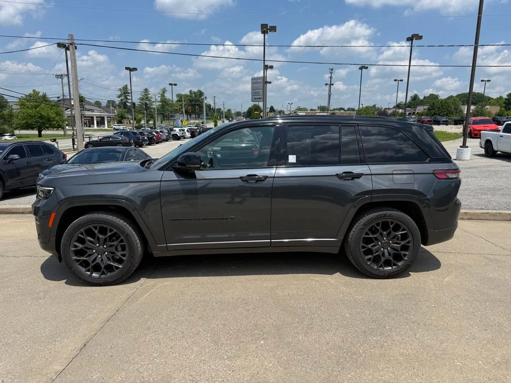 Used 2024 Gray Jeep Summit image 9