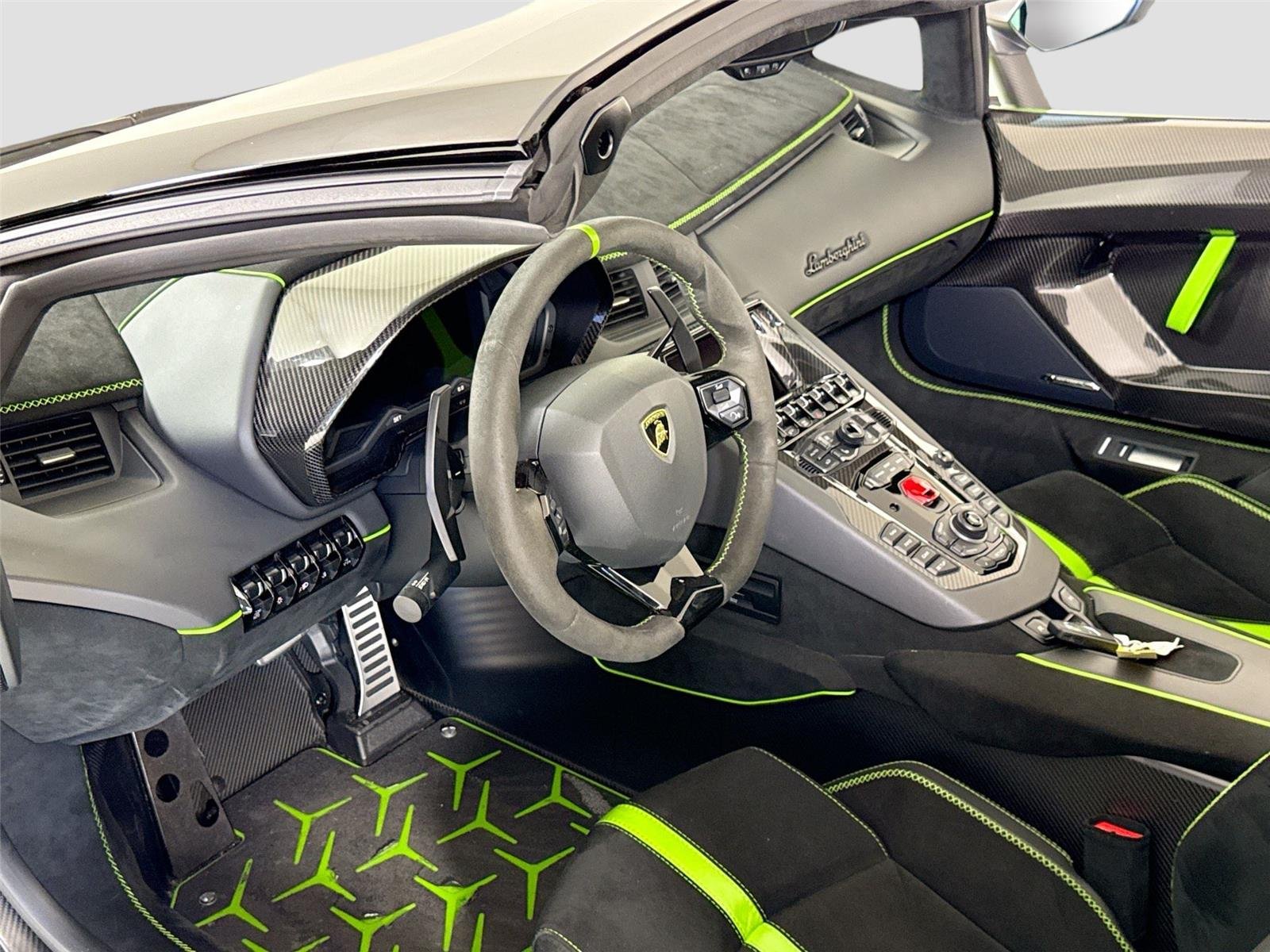 2021 Lamborghini Aventador - Photo 13