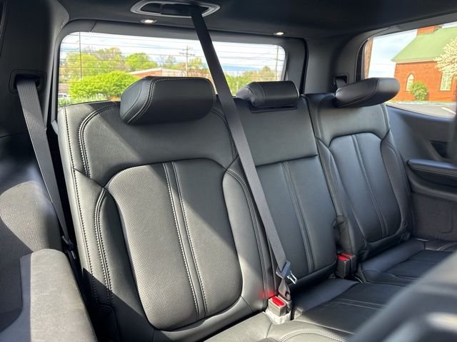 New 2026 Baltic-Gray Metallic Clear-Coat Exterior Paint Jeep Summit Obsidian image 12