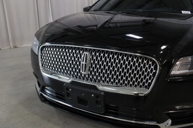Used 2017 Black Lincoln Select image 32