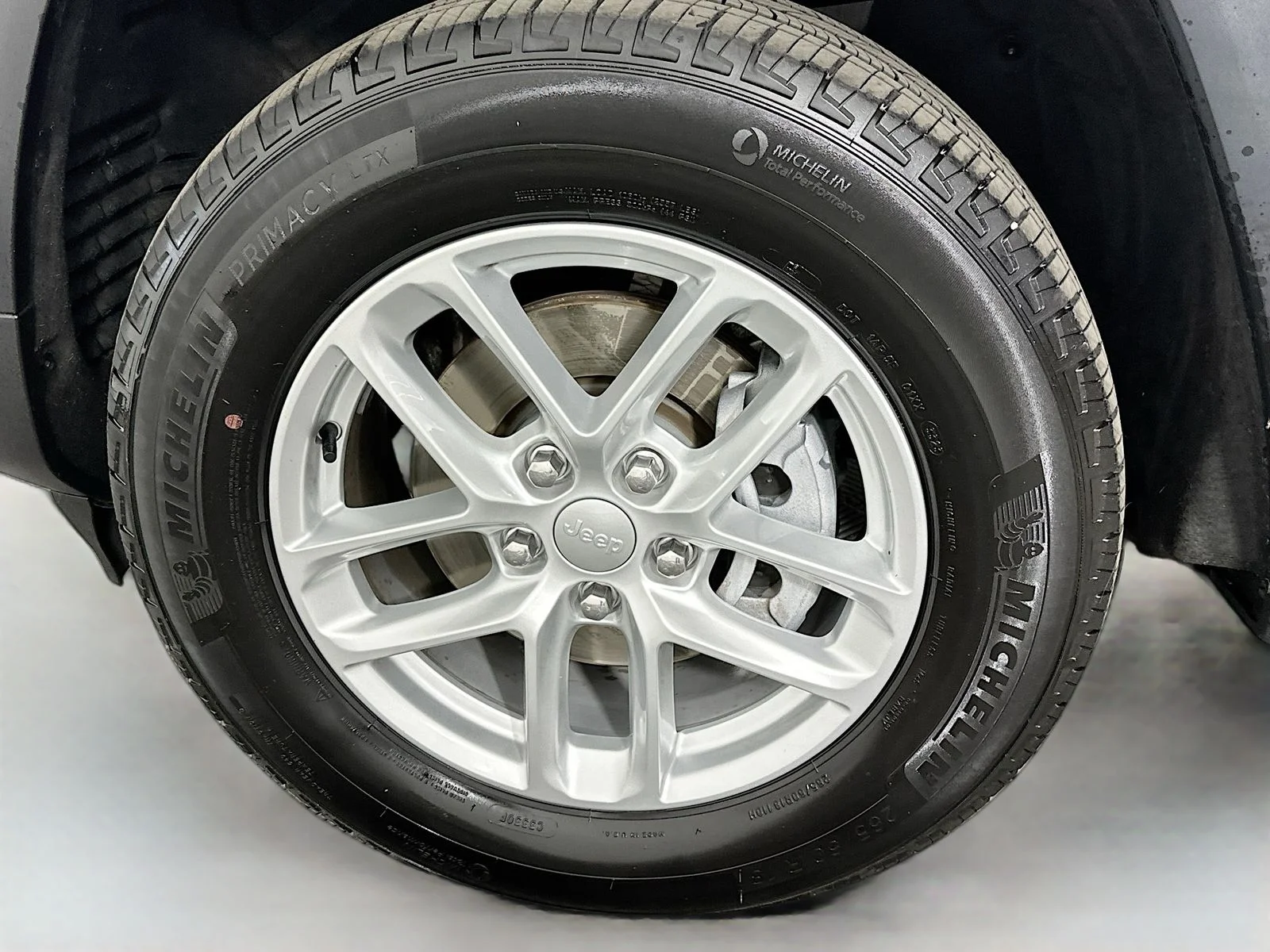 Used 2024 Silver Jeep Laredo X image 30