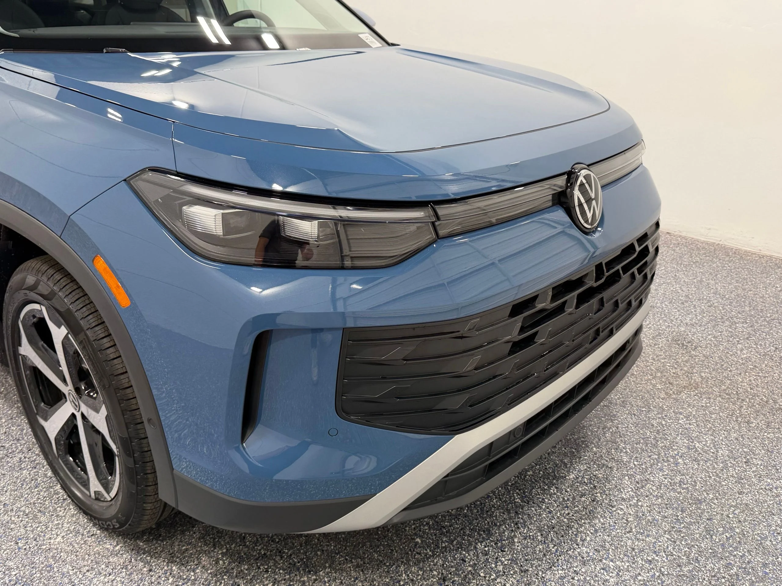 New 2026 Blue Volkswagen SE image 18
