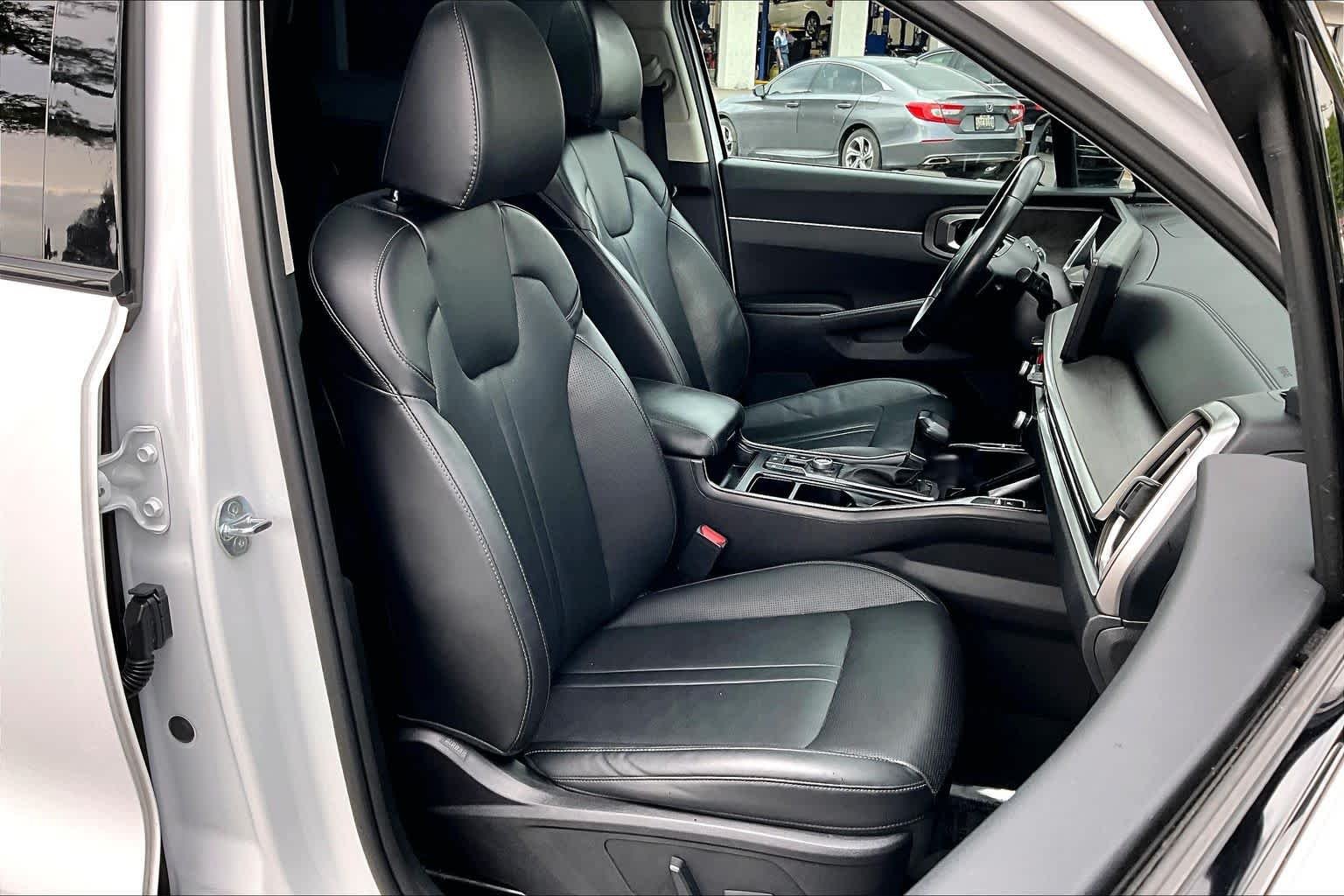 Used 2024 Glacial White Pearl Kia X-Line EX image 13