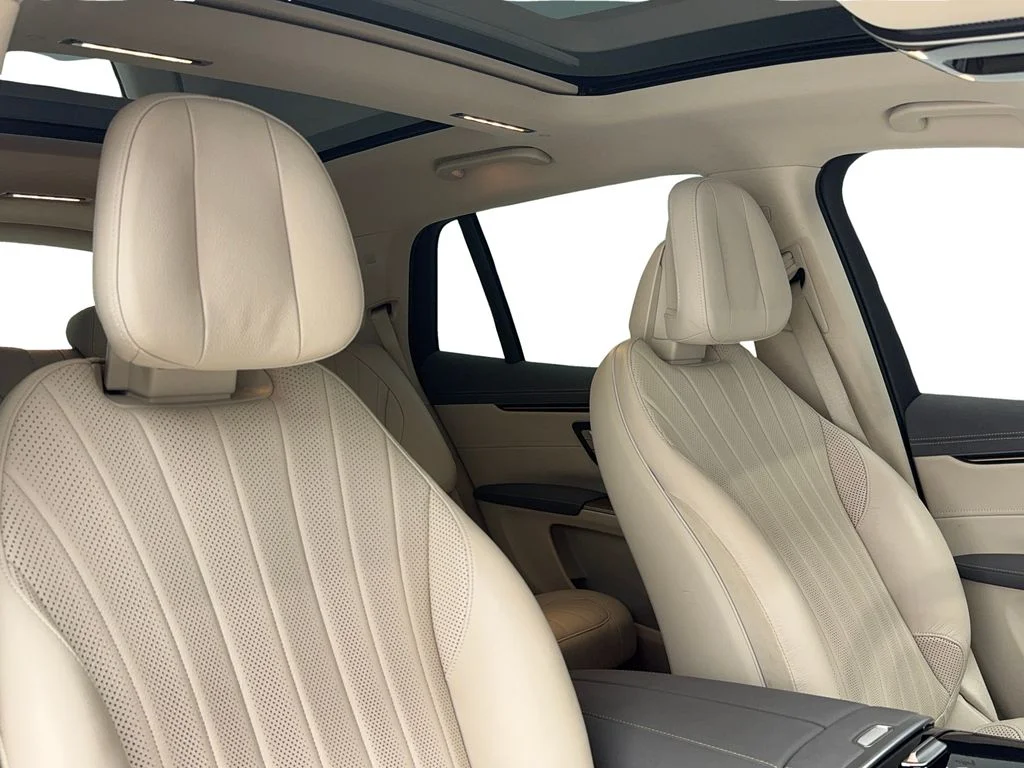 Used 2023 White Mercedes-Benz 450 image 52