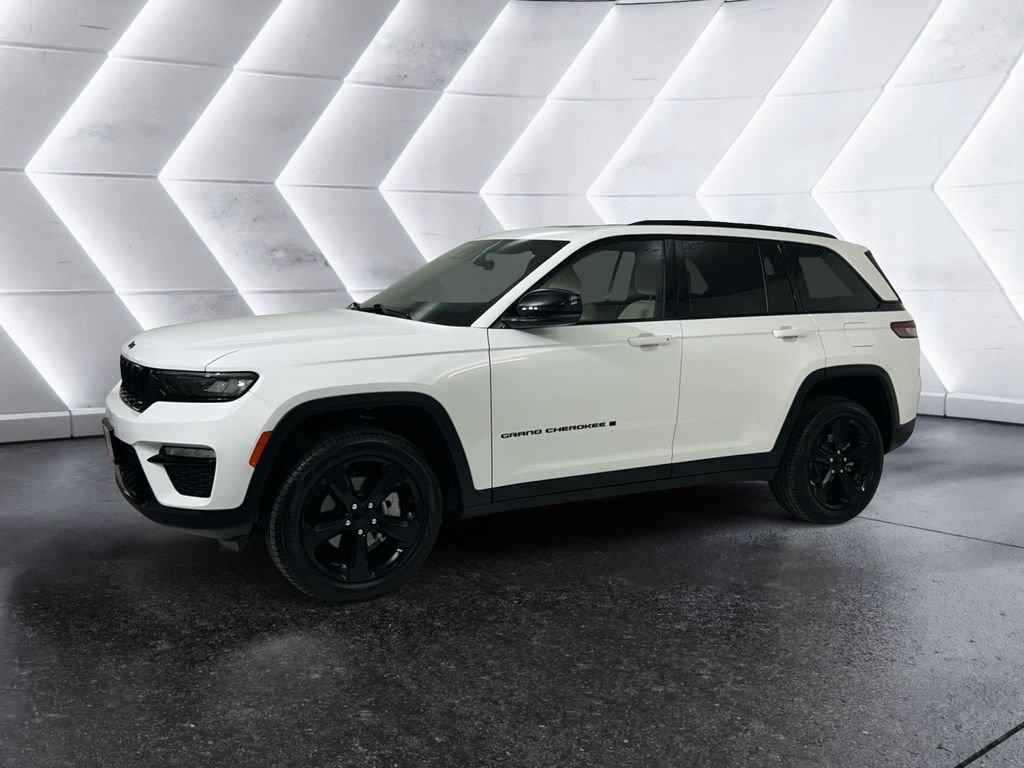 Used 2025 White Jeep Limited image 3