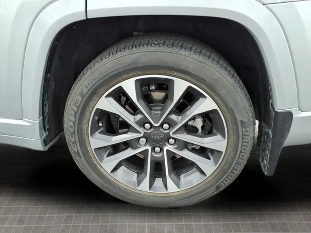 Used 2023 Silver Jeep Overland image 12