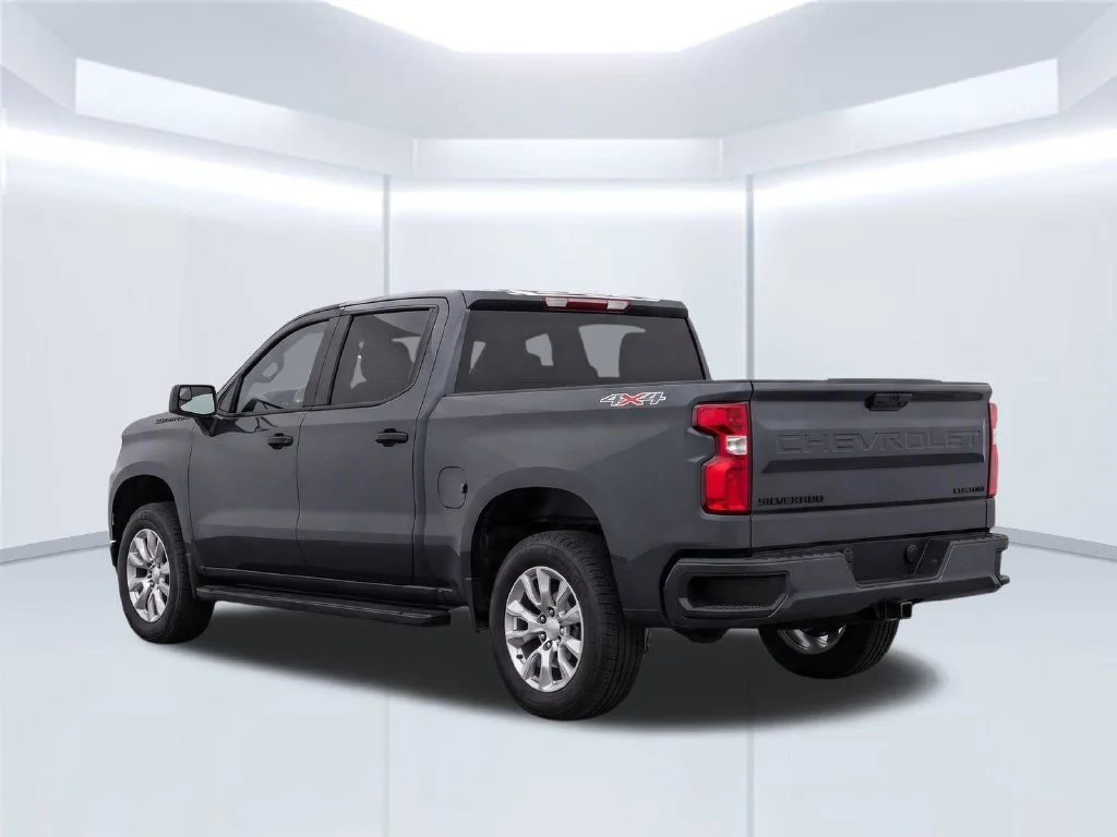 Used 2021 Gray Chevrolet Custom image 5