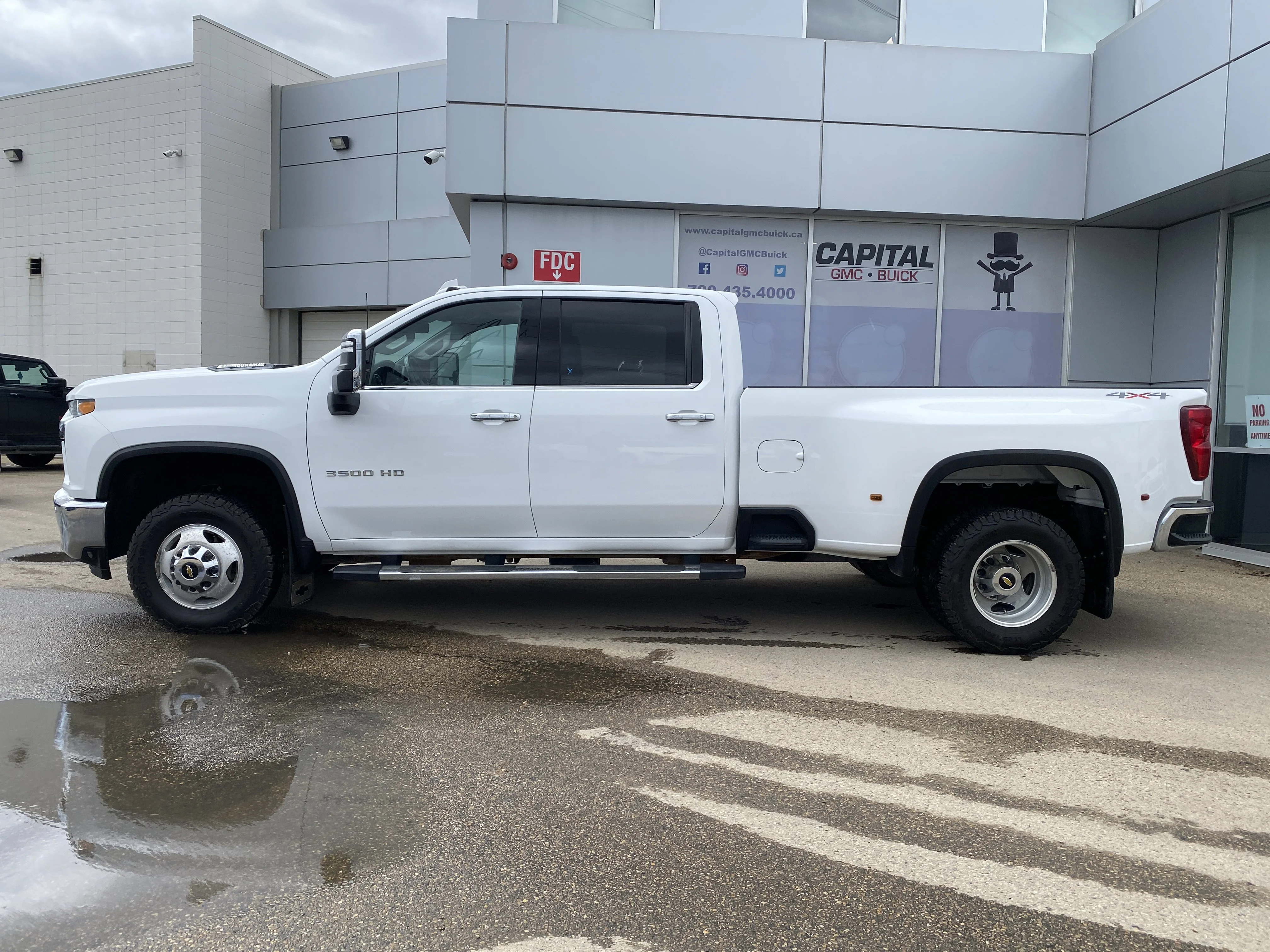 Certified Used 2020 Summit White Chevrolet LTZ Crew Cab  * DUALLY * LEATHER INTERIOR * TOW PACKAGE * image 2