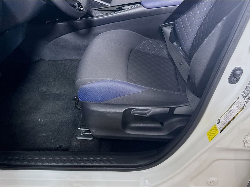 Used 2020 Blizzard Pearl w/Black Roof Toyota XLE image 19