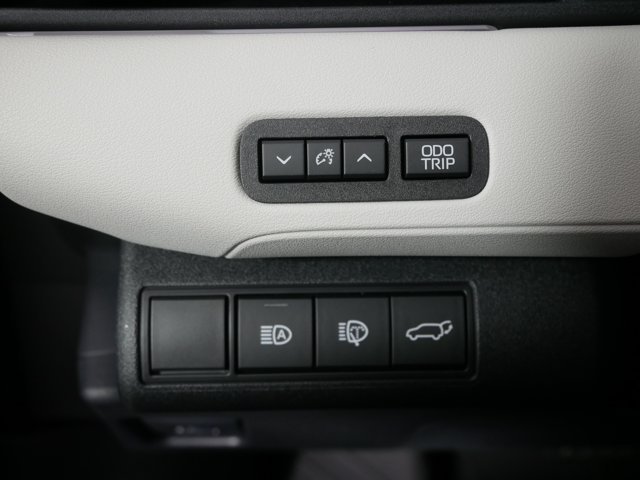 New 2027 Wind Chill Pearl with Midnight Black Metallic roof Toyota Limited image 28