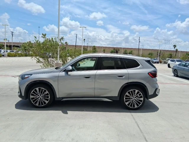 Used 2025 Silver BMW xDrive28i image 3