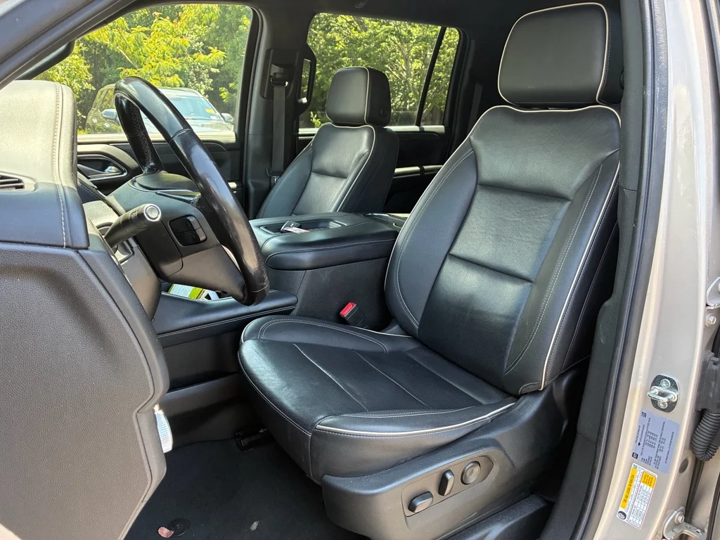Used 2023 Pearl Beige Metallic GMC SLT image 6