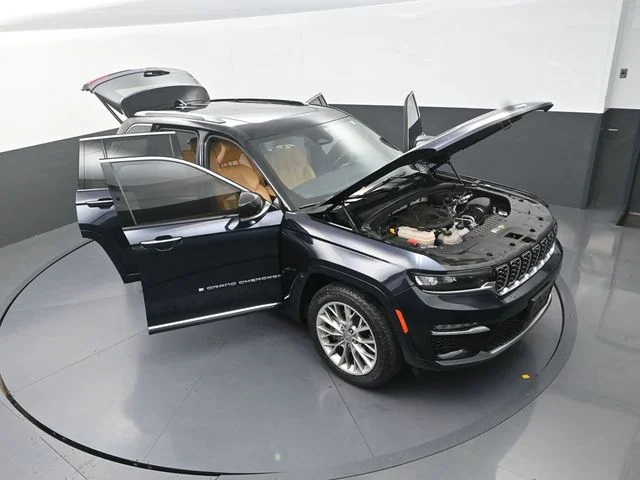 Used 2022 Black Jeep Summit Reserve 4xe image 12