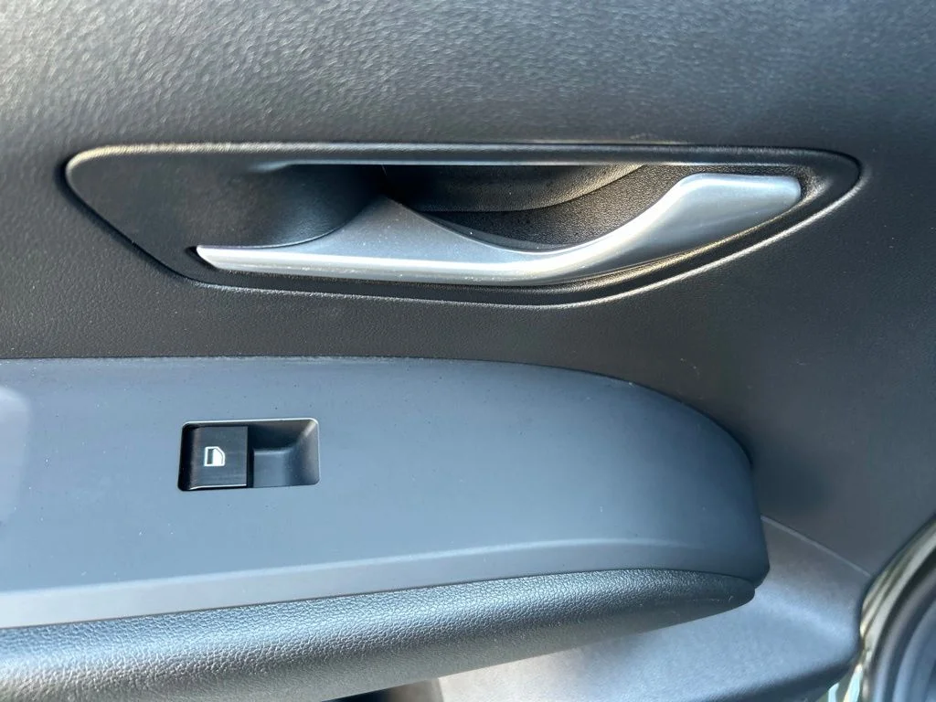 Used 2025 Green Hyundai SEL image 25