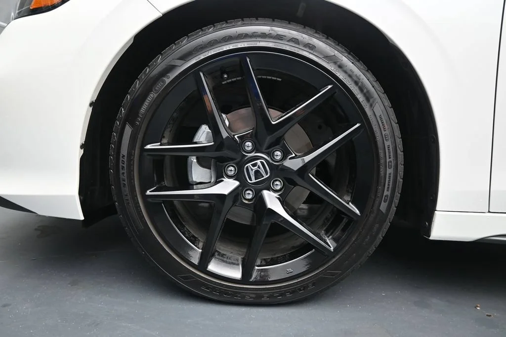 Used 2026 Platinum White Pearl Honda FWD Sport image 11
