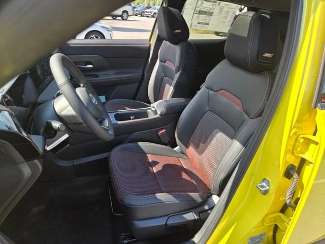 New 2026 Yuzu Yellow Metallic / Super Black Two-tone Nissan SR image 5