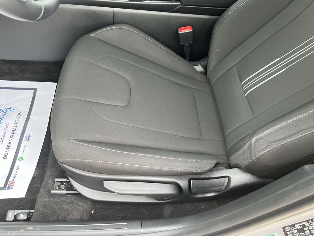 Used 2025 Silver Hyundai SEL Sport image 12