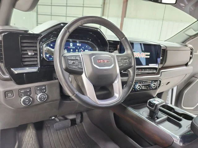 Used 2023 White GMC SLT image 18