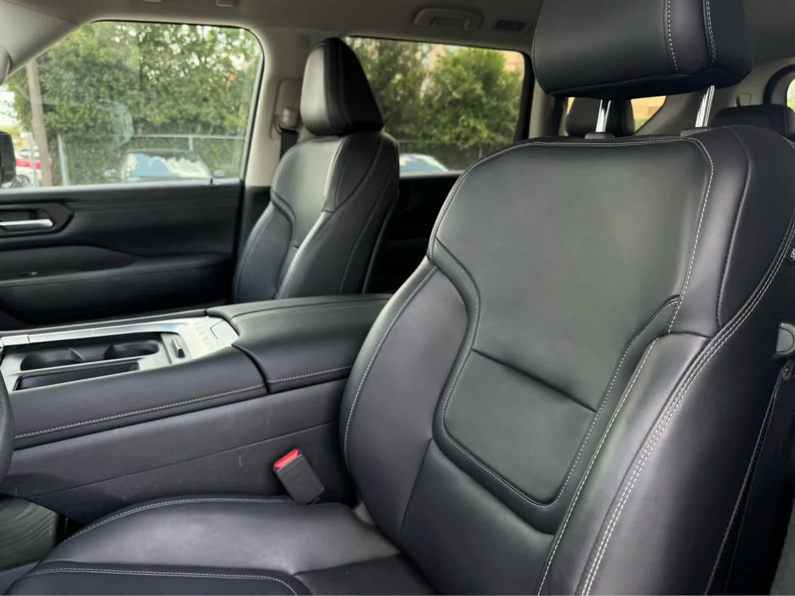 Used 2025 Super Black Nissan SV image 12