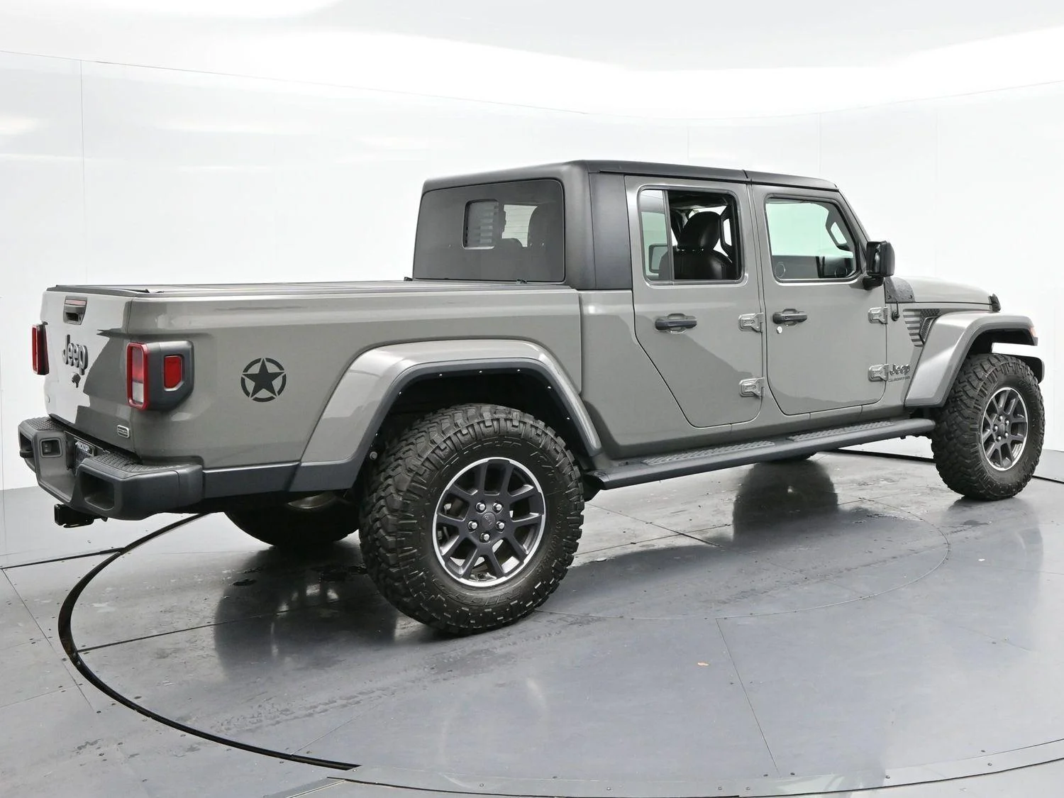 Used 2022 Sting-Gray Clearcoat Jeep Overland image 7