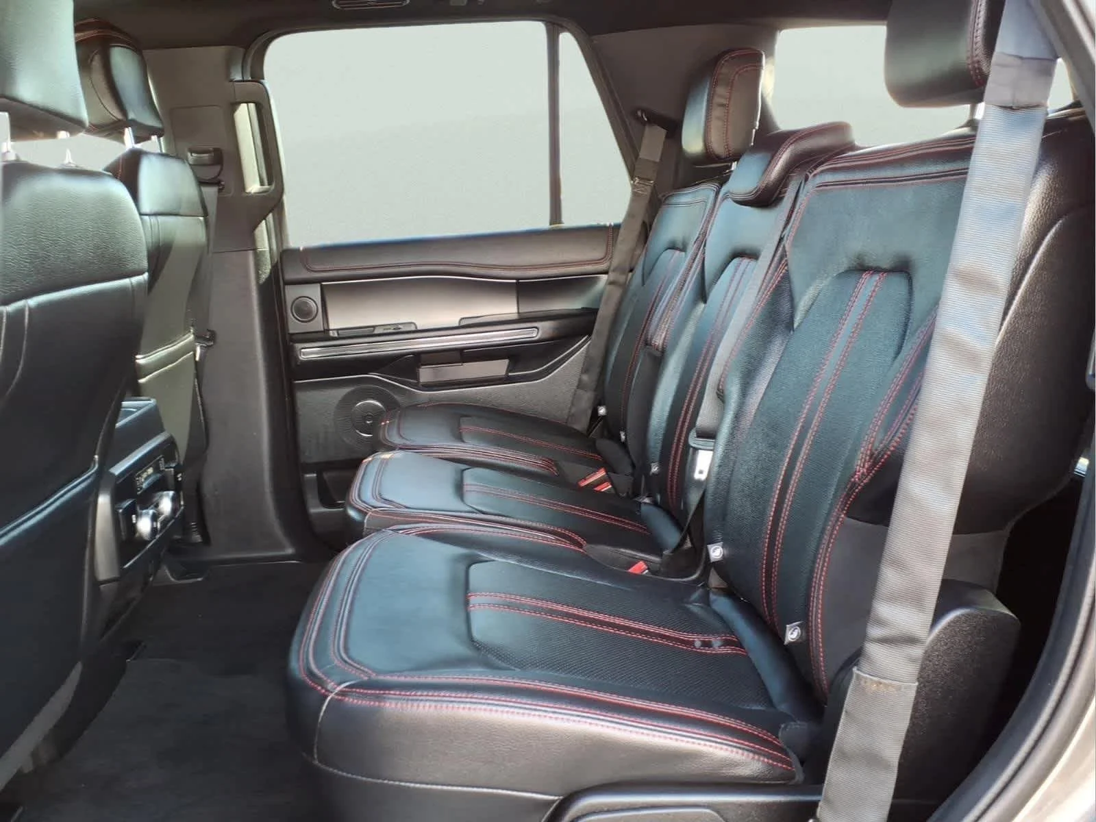 Used 2019 Magnetic Ford Limited image 29