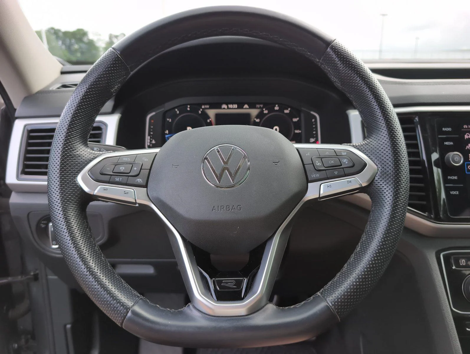 Used 2023 Platinum Gray Metallic Volkswagen 3.6L V6 SEL R-Line Black image 25