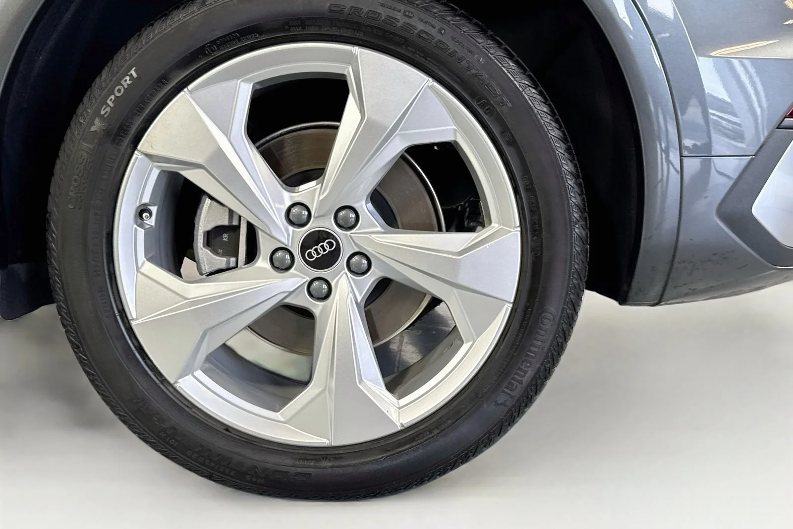 Used 2023 Daytona Gray Pearl Effect Audi S line Premium image 30