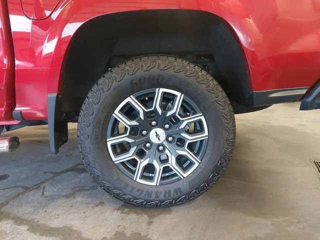 Used 2023 Red Chevrolet Z71 image 29