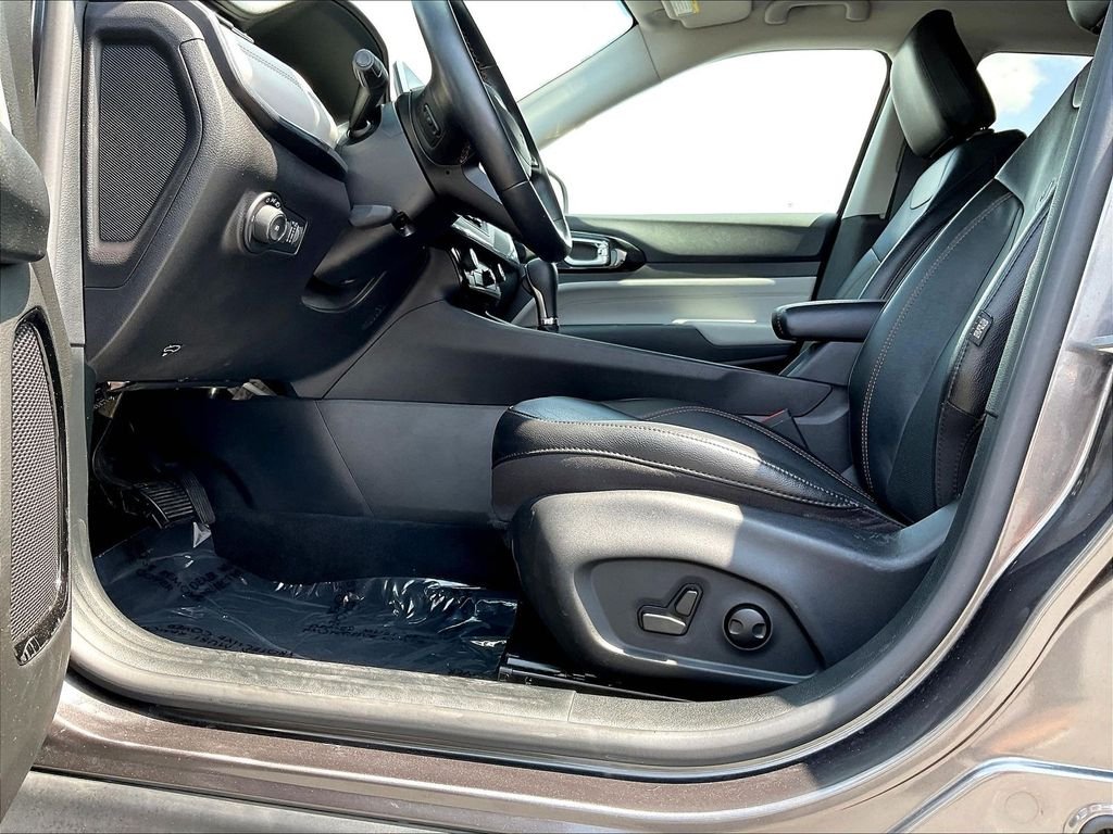 Used 2022 Gray Jeep Limited image 41