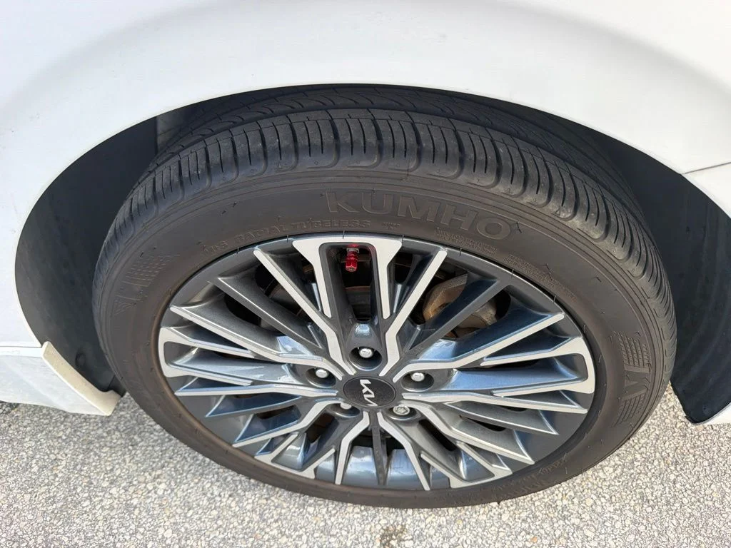 Used 2024 Snow White Pearl Kia GT-Line image 10