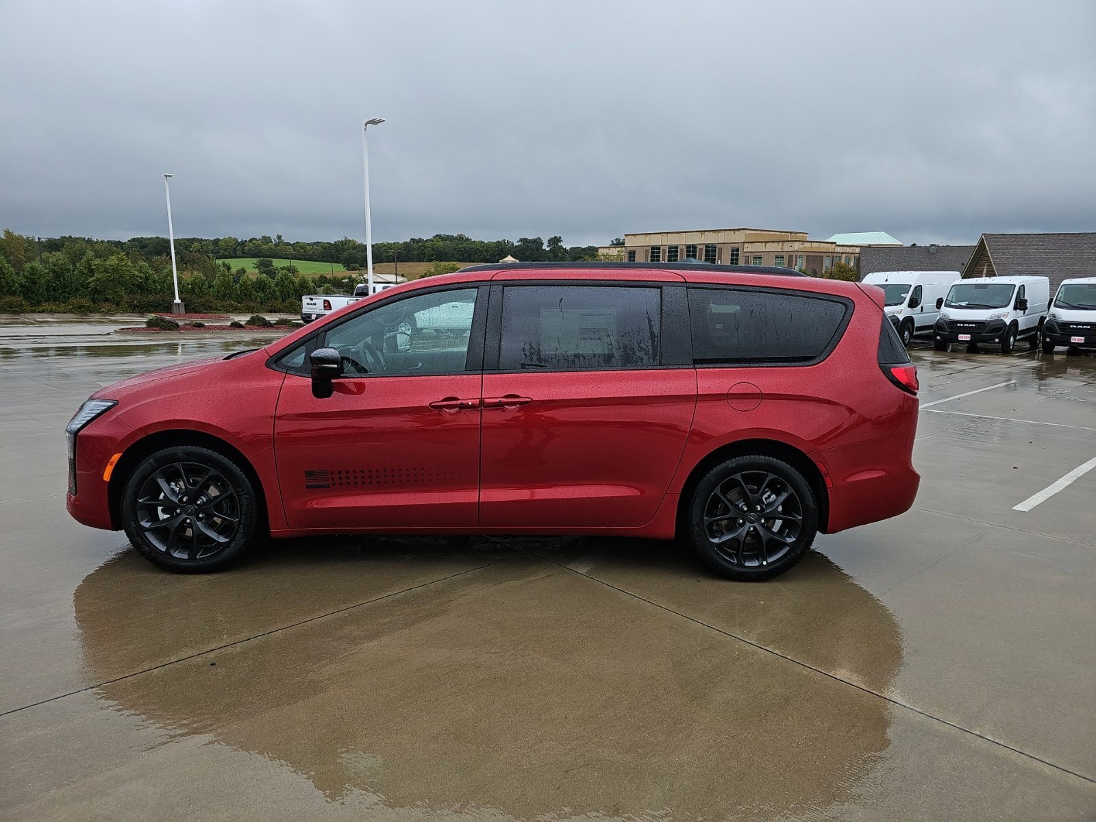 New 2027 Red Hot Pearlcoat Chrysler Select image 2