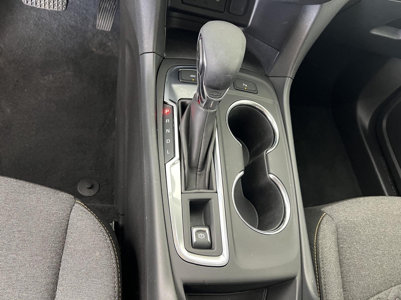 Used 2024 Summit White Chevrolet LT image 18