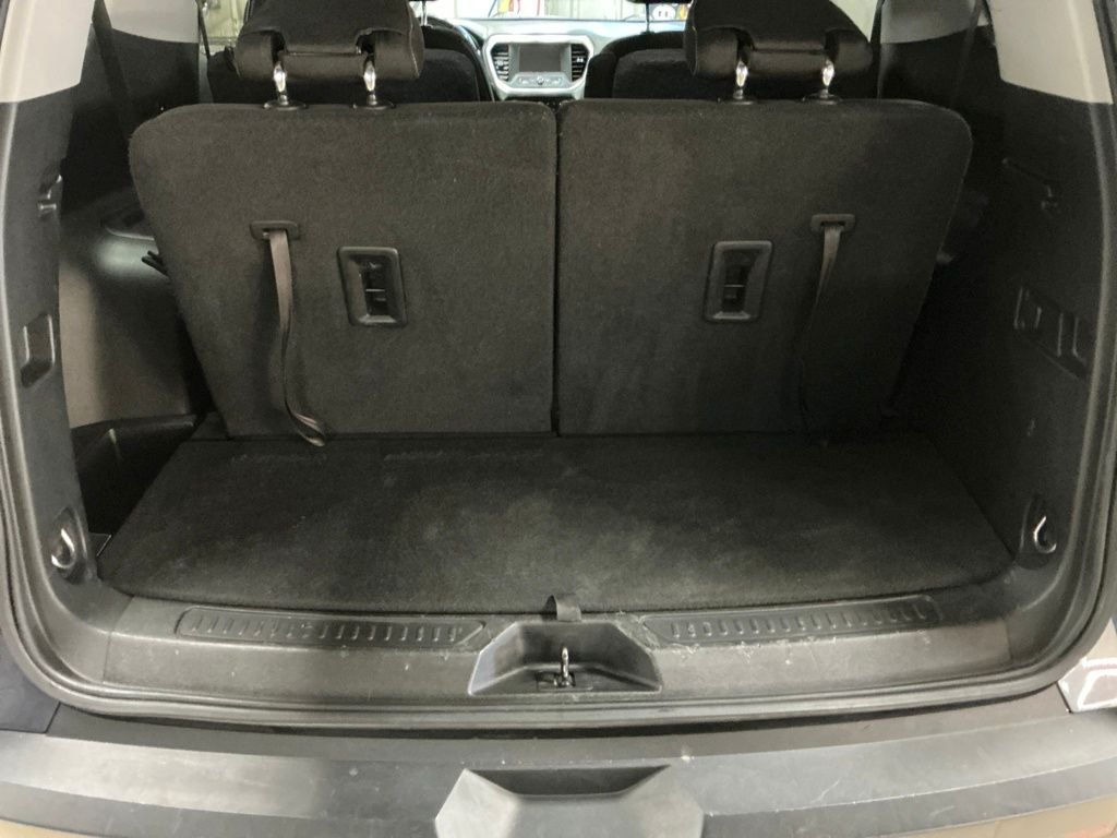 Used 2018 Blue GMC SLE-2 image 26