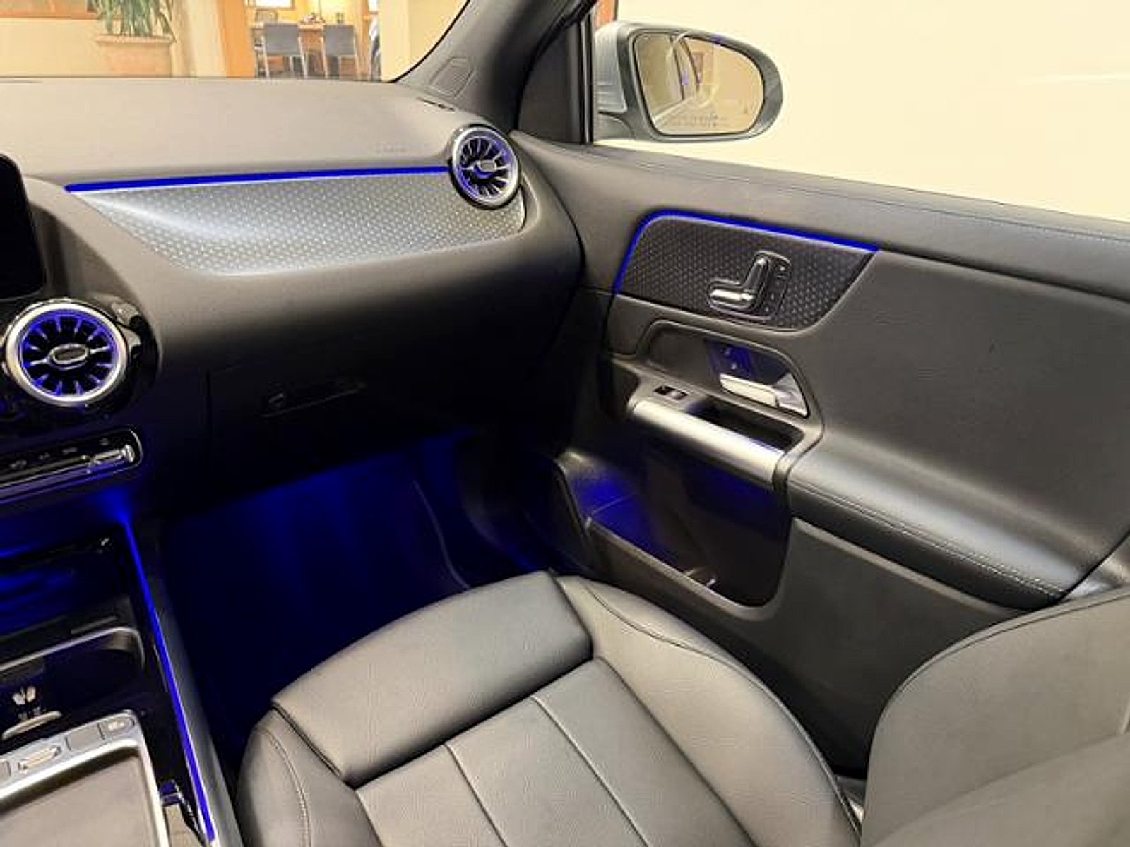 Used 2025 Cirrus Silver Metallic Mercedes-Benz 4MATIC® image 10