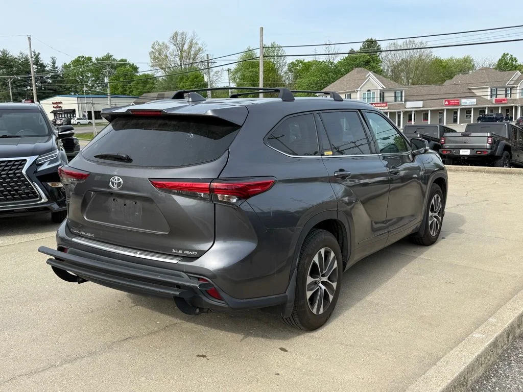 Used 2022 Gray Toyota XLE image 6