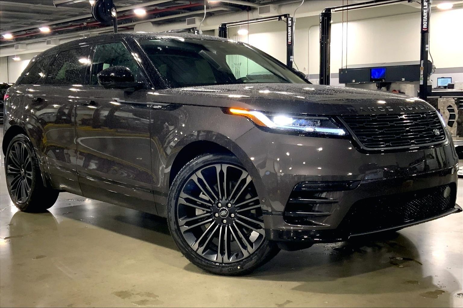 New 2026 Charente Grey LAND ROVER  image 2