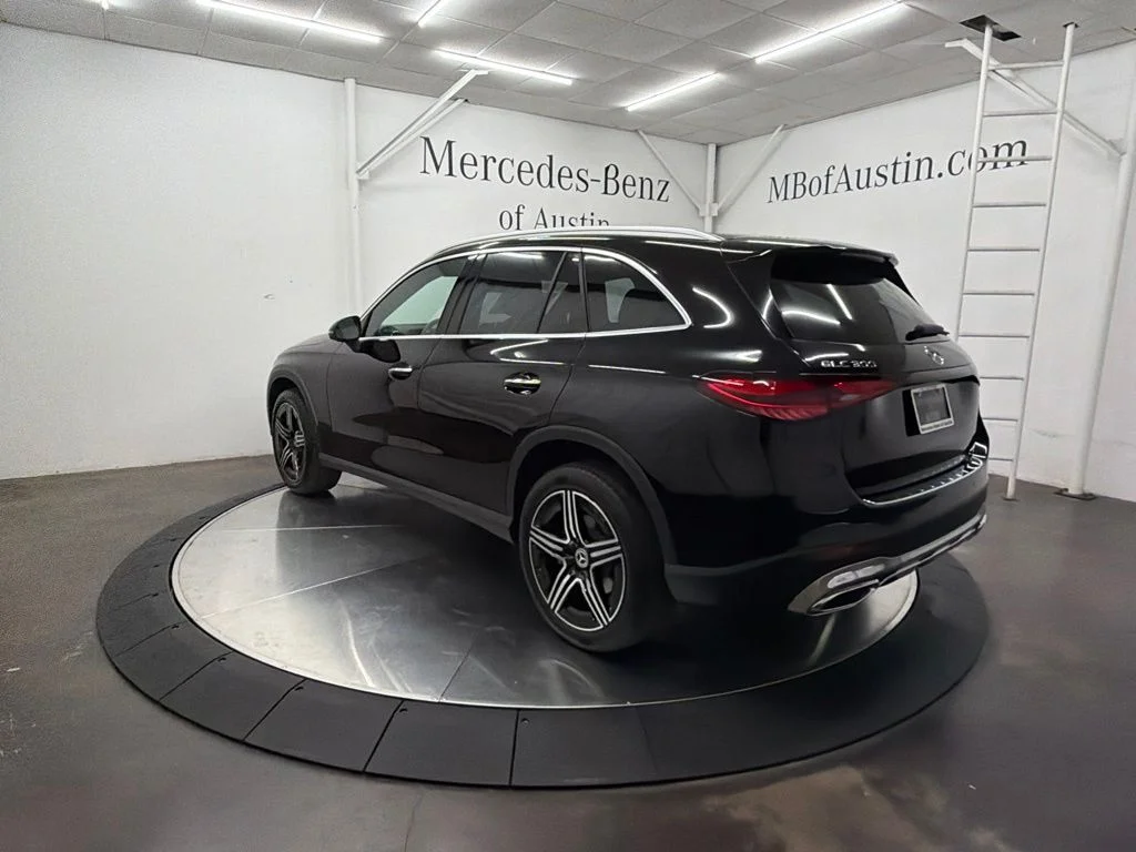 New 2027 Black Mercedes-Benz GLC 300 image 5