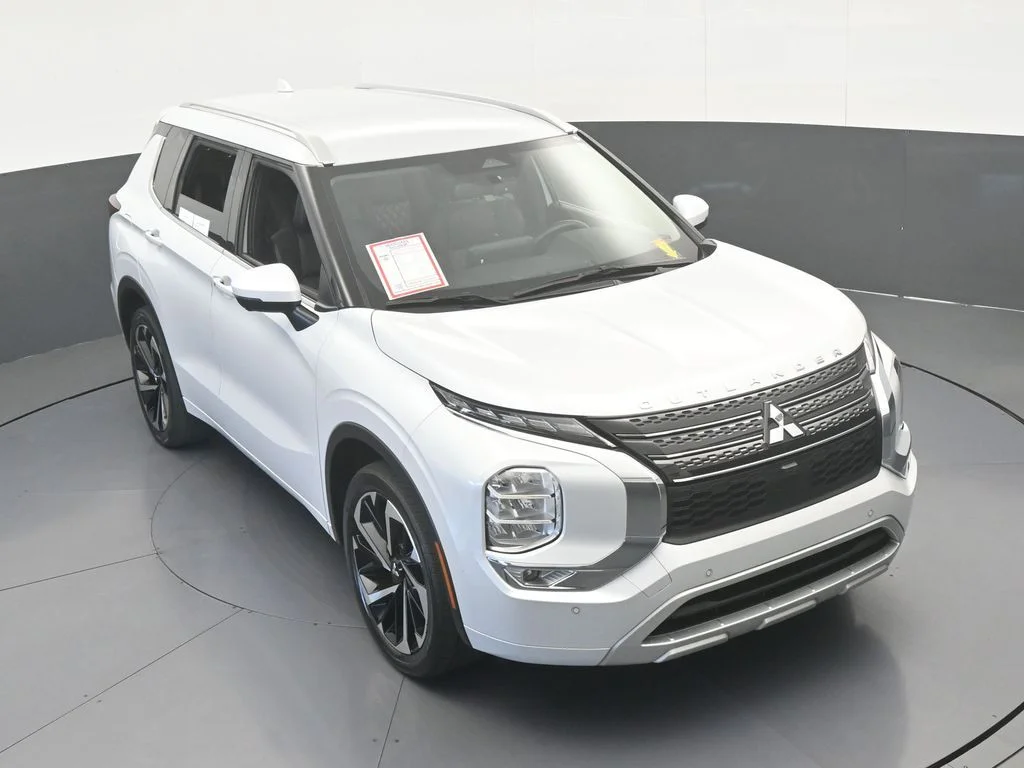 Used 2024 White Mitsubishi SEL image 58