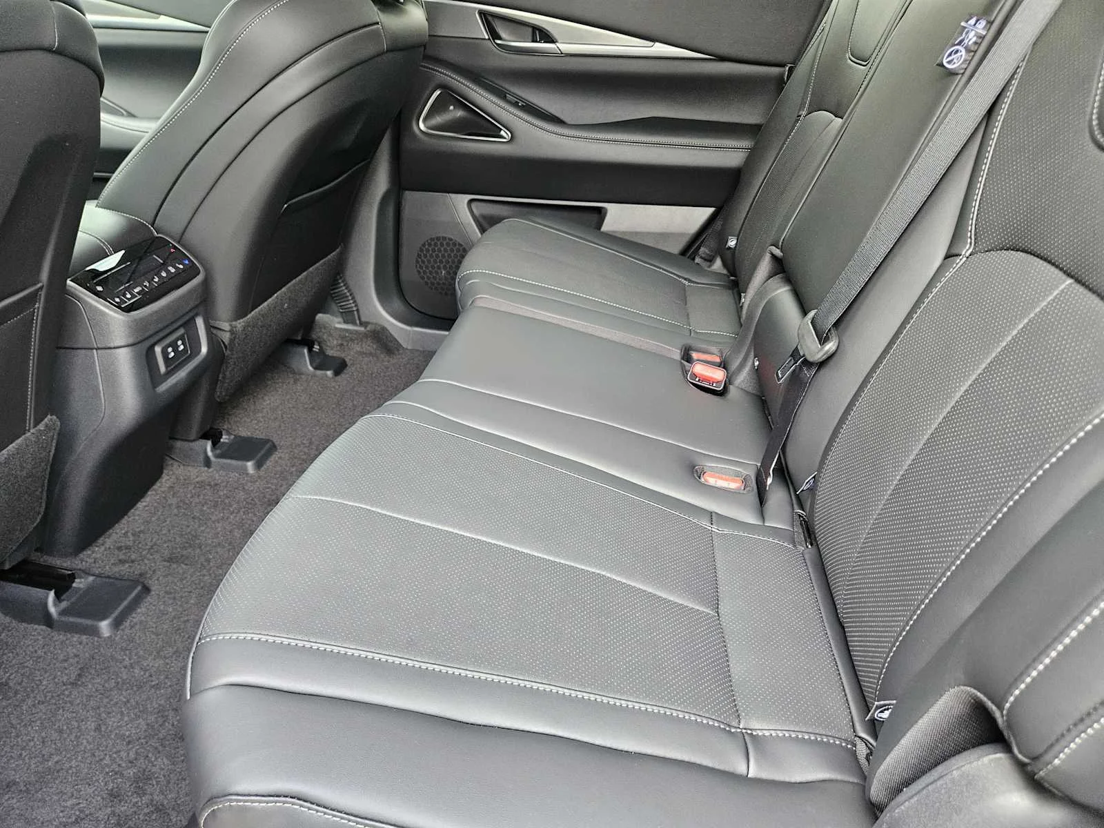 New 2027 MINERAL BLACK INFINITI Luxe FWD image 21