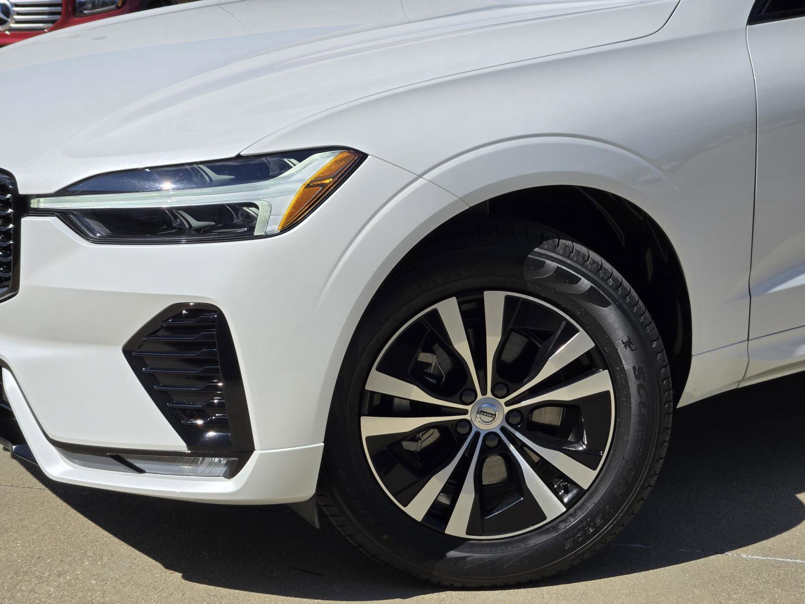 Used 2025 White Volvo Core image 7